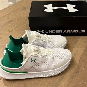 Under Armour Slip Speed sneaks. Never worn Unisex size 9.5 men’s/11 women’s.